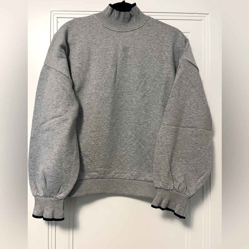 Classy and comfy sweatshirt